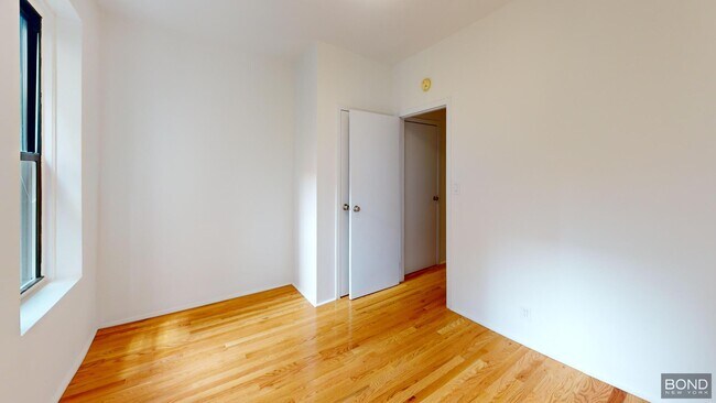 Building Photo - 429 E 73rd St