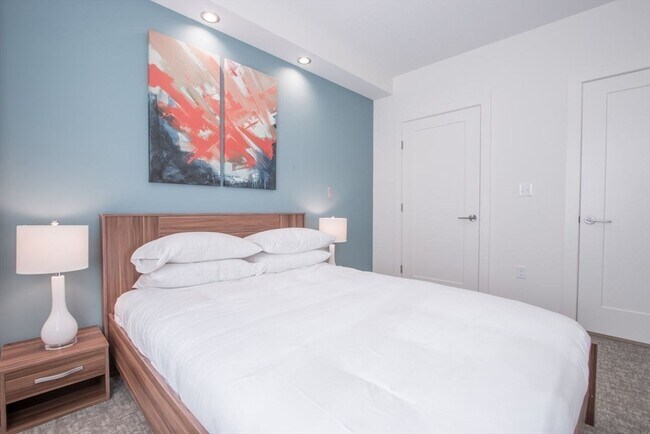 Building Photo - 900 Beacon St