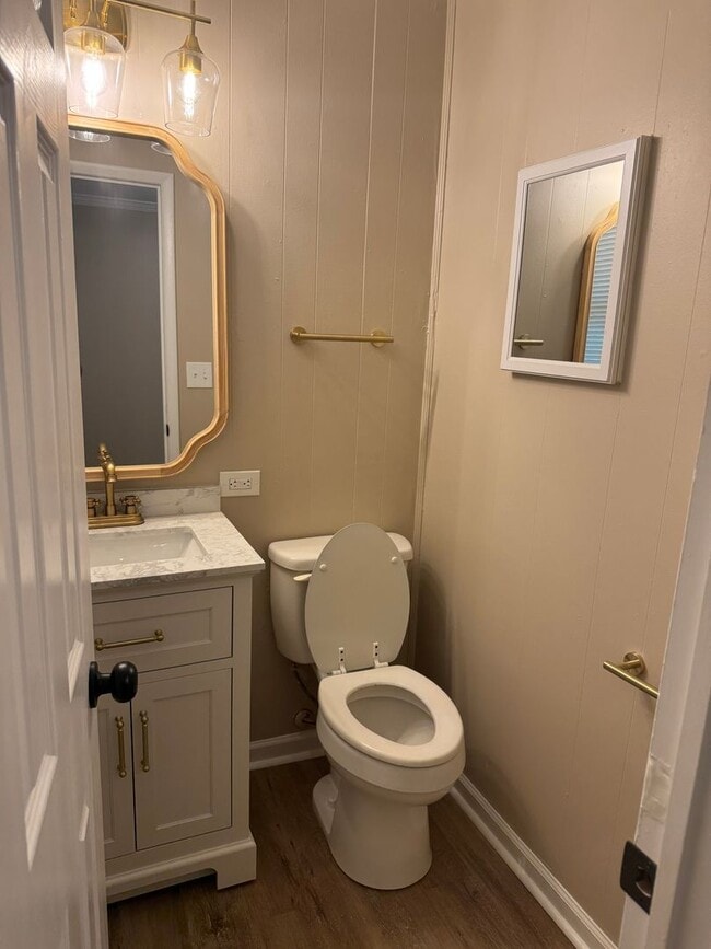 Building Photo - 4 Bedroom with fenced in yard in Fountain ...