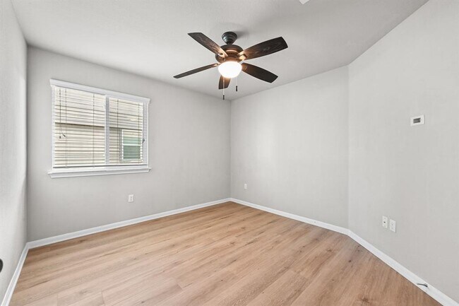Building Photo - 411 Langely