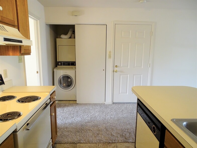 Building Photo - 677 Brunnerville Rd