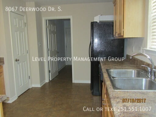 Building Photo - 8067 Deerwood Dr