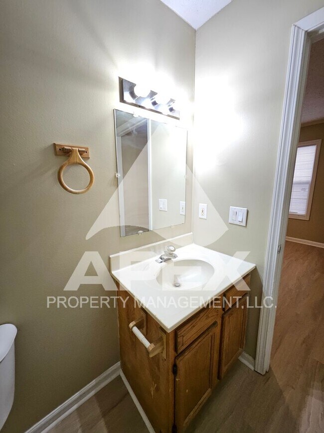 Building Photo - MOVE-IN SPECIAL,NO RENT TIL JUNE 1ST! - 3 Bd | 2 Ba 1st Floor Condo in West Knoxville!