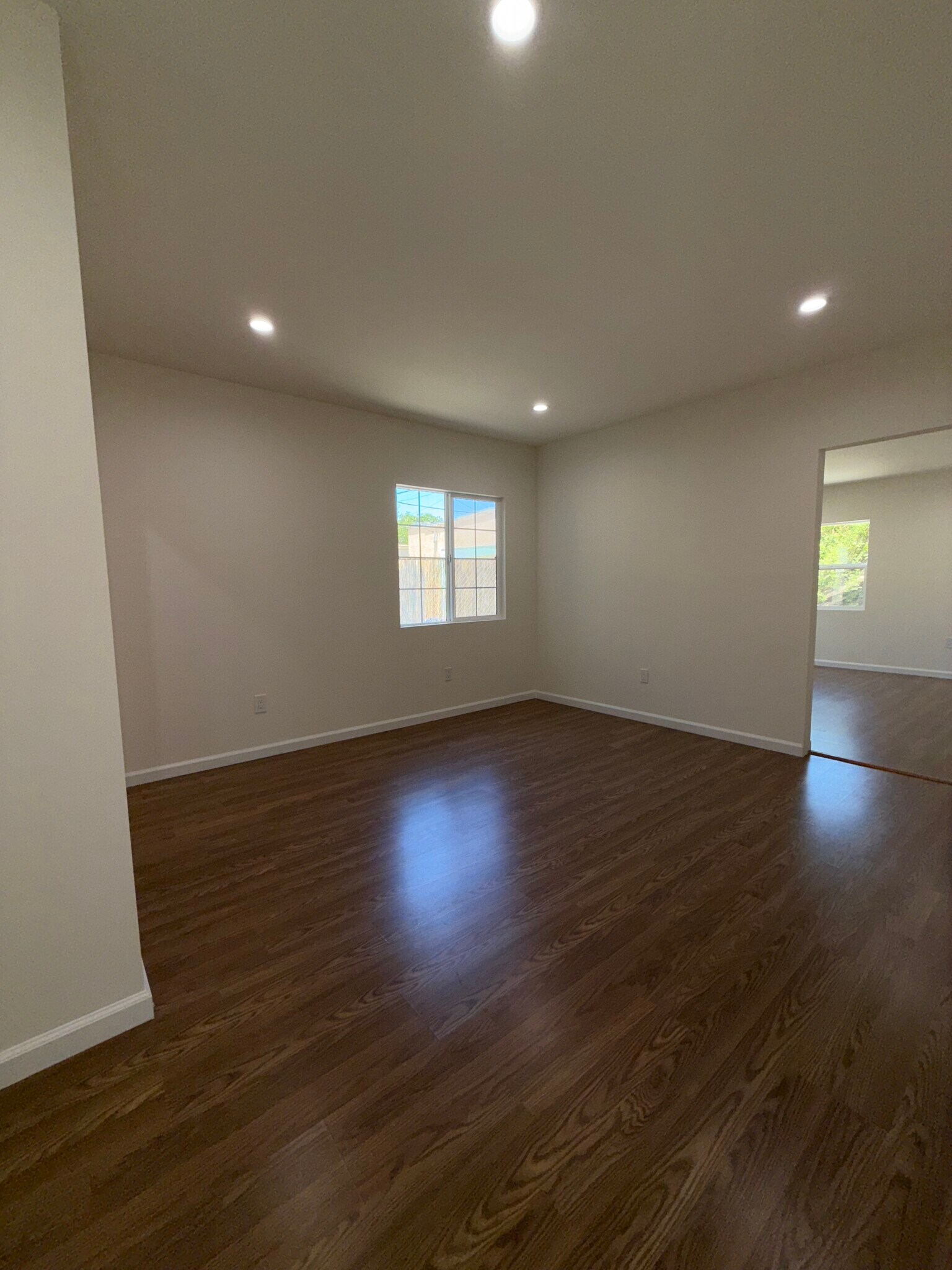 Building Photo - 762 1/2 N Ridgewood Pl