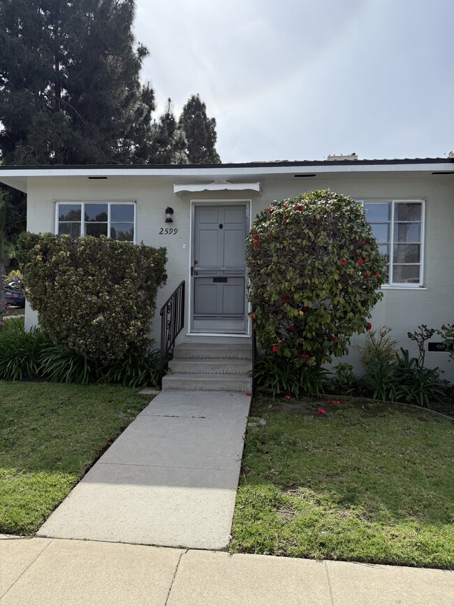 Building Photo - 2599 Wellesley Ave