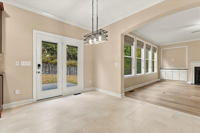Building Photo - 1414 Chantilly Ln
