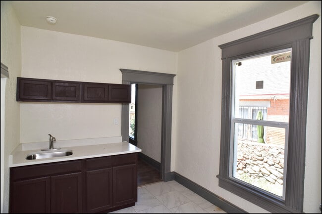 Building Photo - 2111 Portland Ave