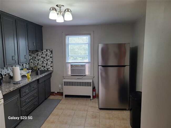 Building Photo - 66 Aetna St