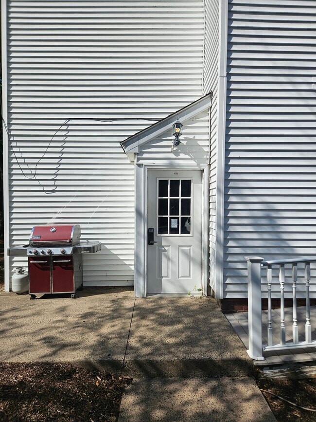 Building Photo - 388 Hubbard St