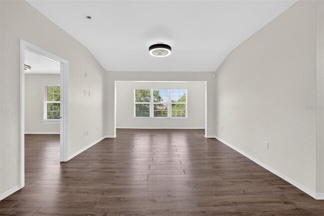 Building Photo - 5467 Vineland Rd