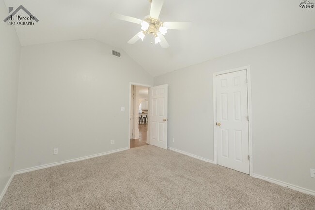 Building Photo - 3037 Cunningham Dr