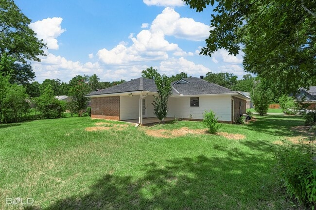 Building Photo - Check Out this 3 bed 2 bath in North Shreveport!