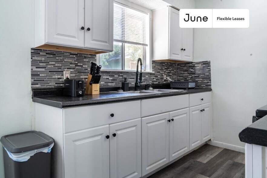 Building Photo - 1109 Gardner Cove