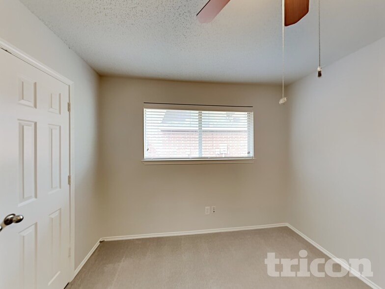 Building Photo - 906 Pheasant Dr