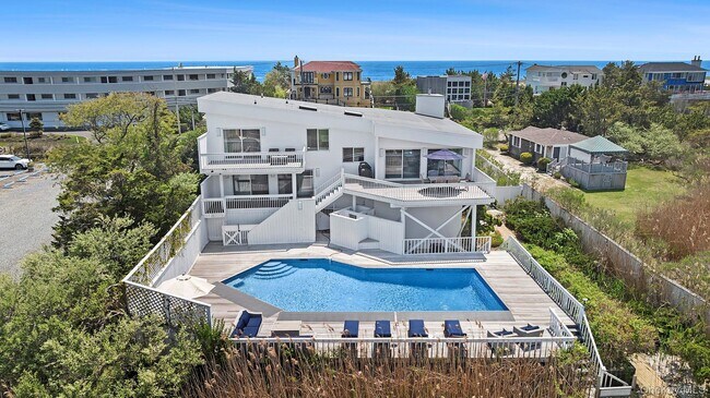 Building Photo - 588 Dune Rd