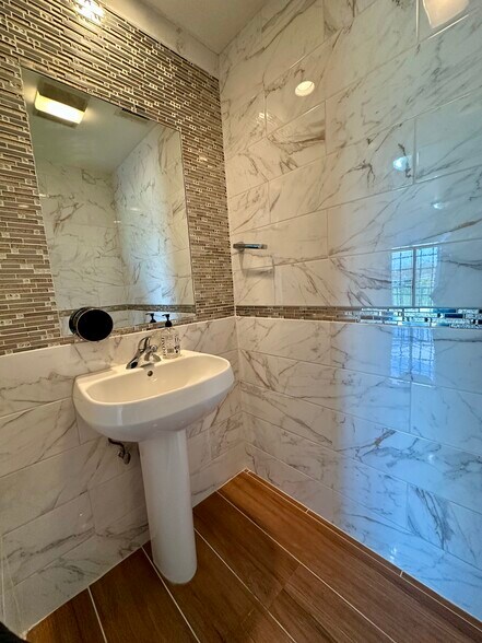 Building Photo - 3 Harbor Front Ct