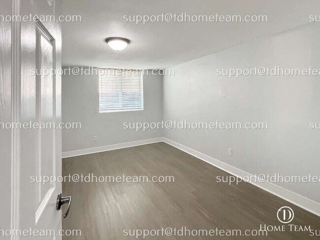 Building Photo - 5302 S Pine St