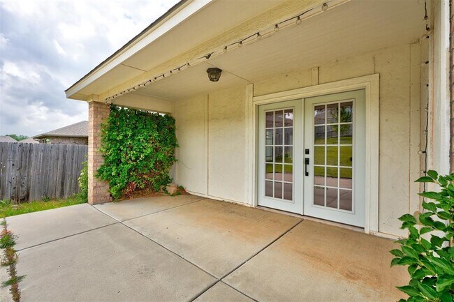 Building Photo - 12490 Native Hill Dr