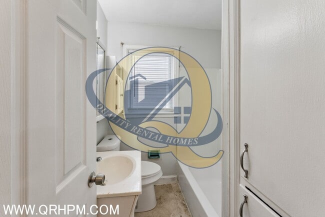Building Photo - Don't miss your opportunity to make this home yours! Contact us today to schedule a showing.