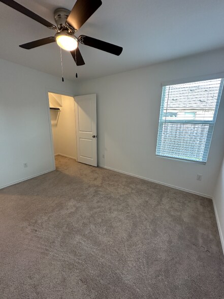 Building Photo - 614 Waterway Ave