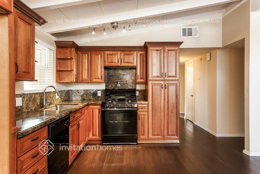 Building Photo - 1467 Michigan St