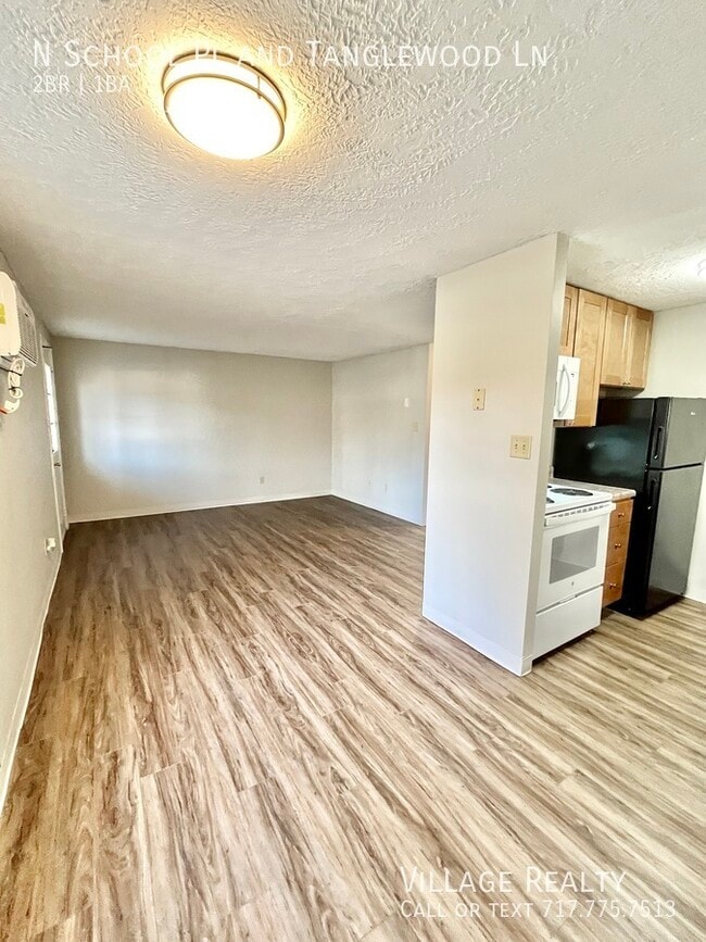 Building Photo - 319 N School Pl