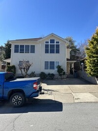 Building Photo - 715 Hampton St