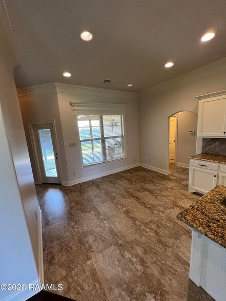 Building Photo - 204 Crenshaw Dr