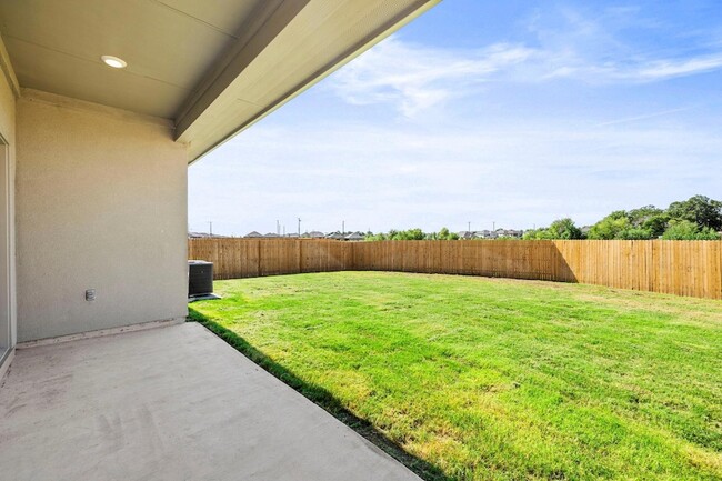 Building Photo - 121 Brody Ln