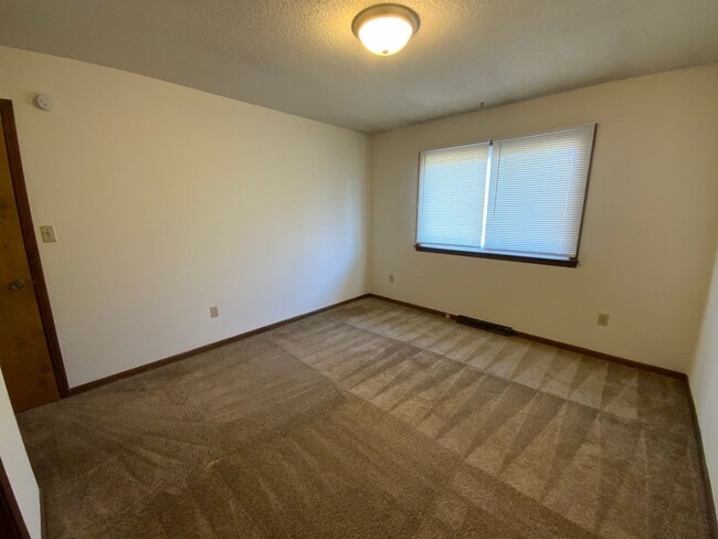 Building Photo - 1801-1803-1803 Garden Dr