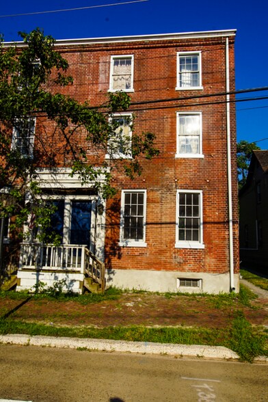 Building Photo - 32 Market St