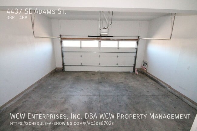 Building Photo - 4437 SE Adams St