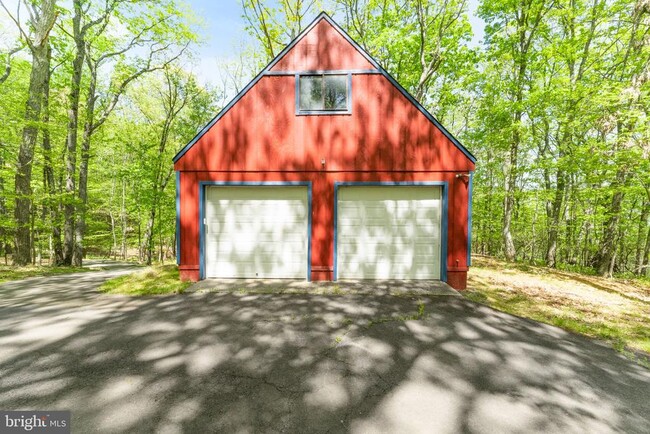 Building Photo - 1850 Ridge Rd