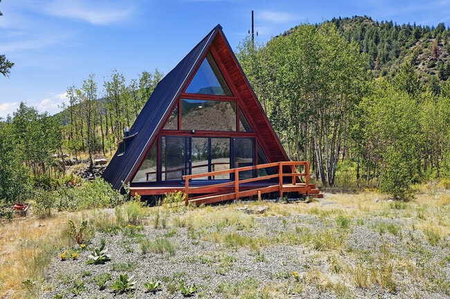 Building Photo - 77 Snowplow Ave