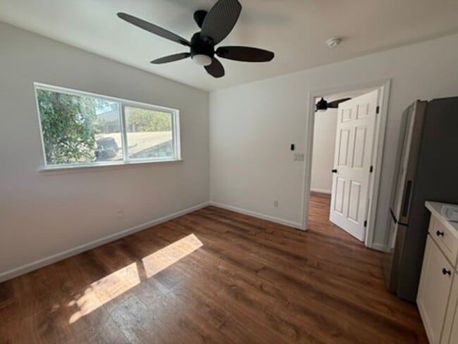 Building Photo - Unfurnished 1 bed/1 bath PET FRIENDLY - wa...