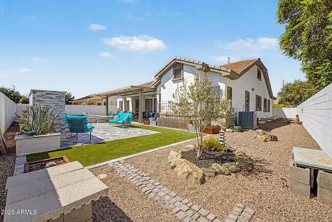 Building Photo - 2725 S Sierra St
