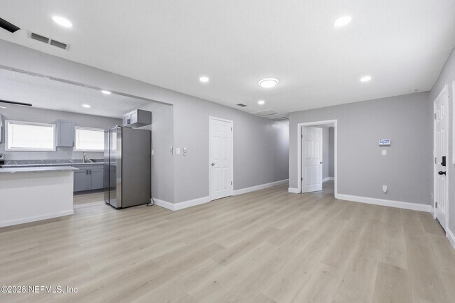 Building Photo - 9565 Carbondale Dr W