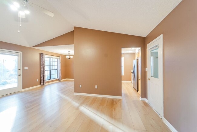 Building Photo - Charming 3 bedroom, 2 bath home that has been updated and is ready to be called home! This home h...