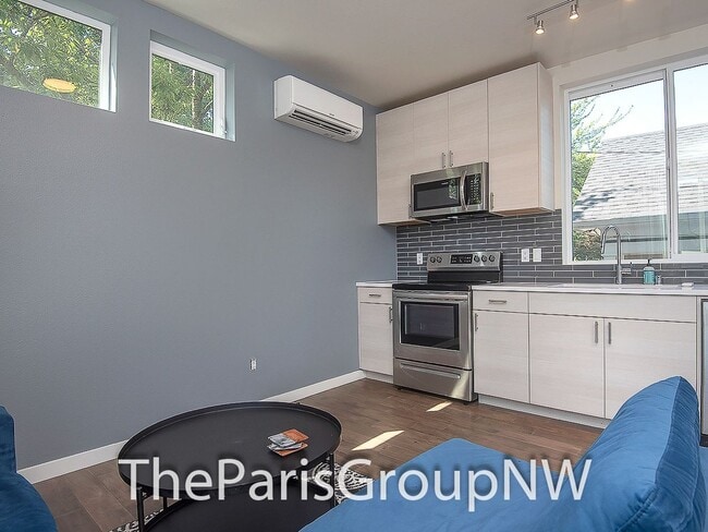 Building Photo - Modern Madrona 3BR TH * A/C!!* Big Open Sp...
