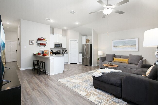 Building Photo - 3 miles from Lackland AFB!!