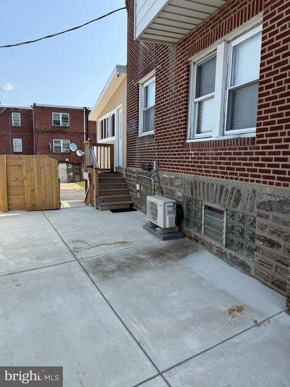 Building Photo - 345 Stevens St