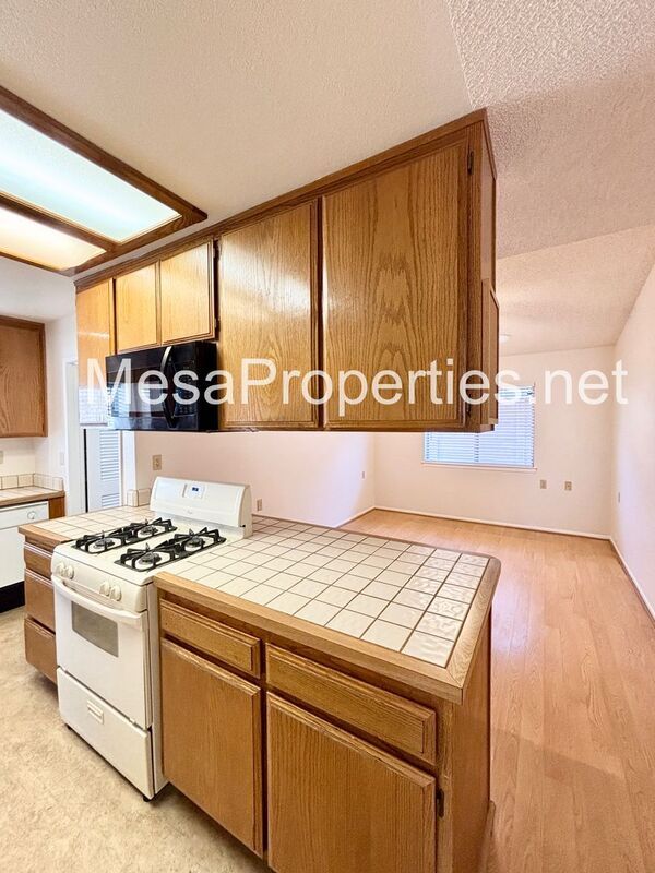 Building Photo - 15819 Cedarwood Pl