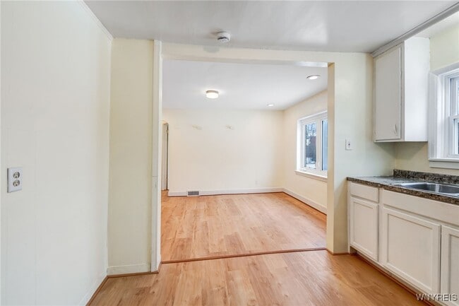 Building Photo - 321 Eggert Rd