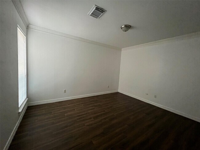Building Photo - 15115 Corona Del Mar Dr
