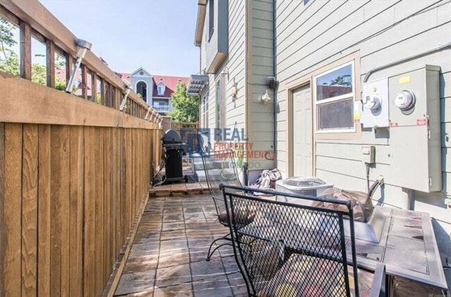 Building Photo - 7317 W Center Ave