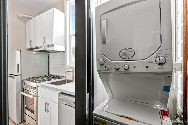 Building Photo - 376 Frederick St