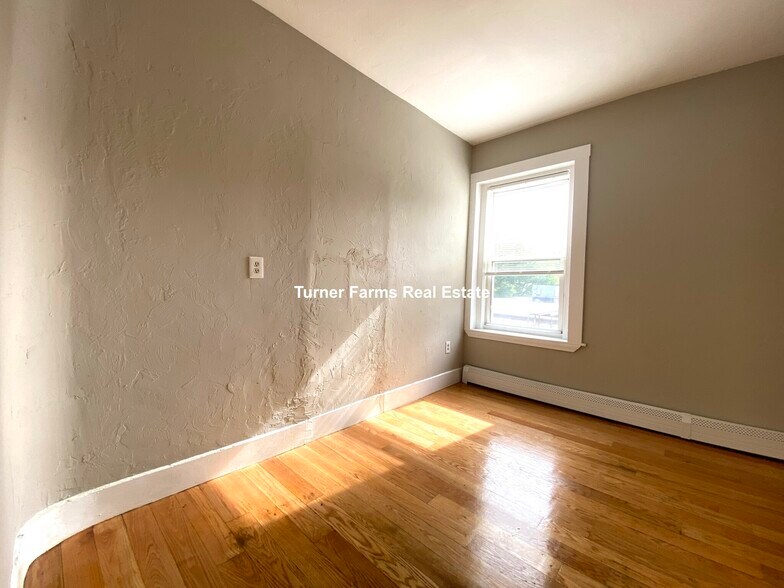 Building Photo - 270 Bowdoin St