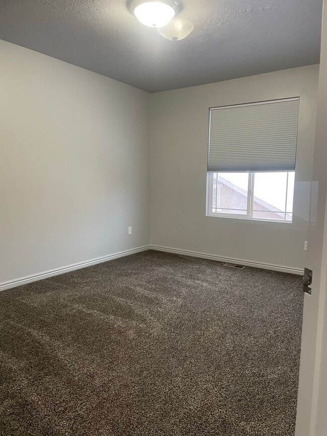 Building Photo - SMV-664 B