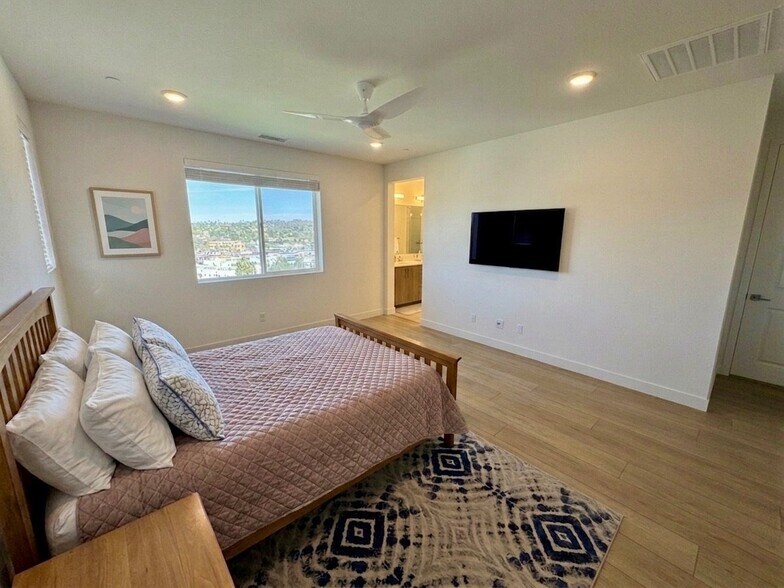 Building Photo - 1358 Blue Port Wy