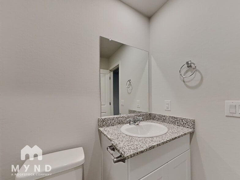 Building Photo - 10253 W Wenden Dr